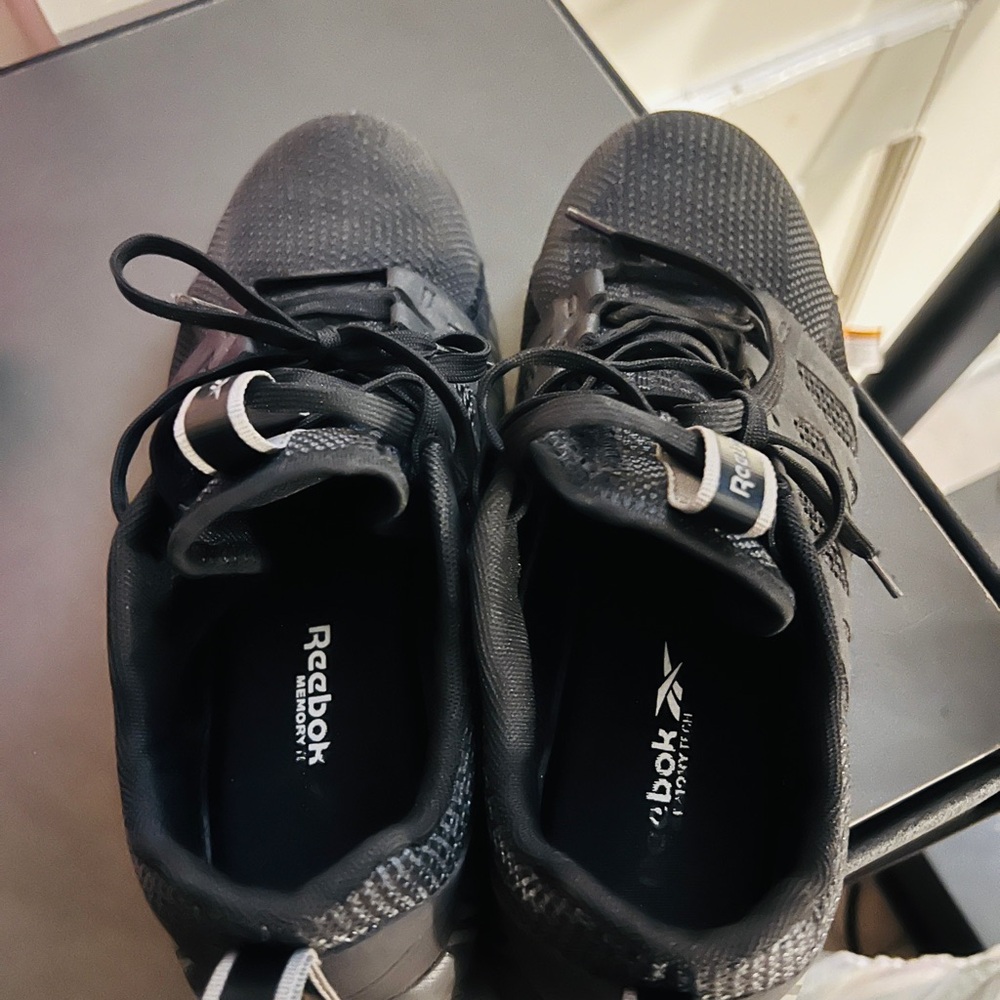 Reebok Black and Gray Women's  toe steel shaft shoes Sneakers - Picture 4 of 4